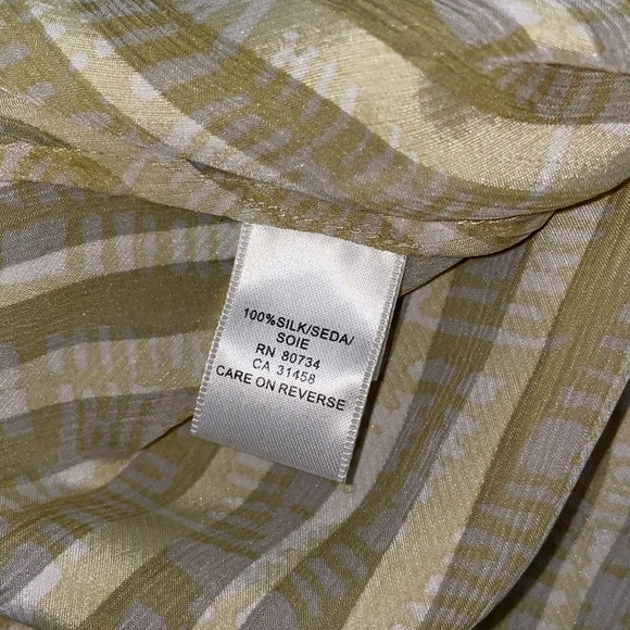 BCBGMAXAZRIA 100% silk blouse size XS - Picture 7 of 8